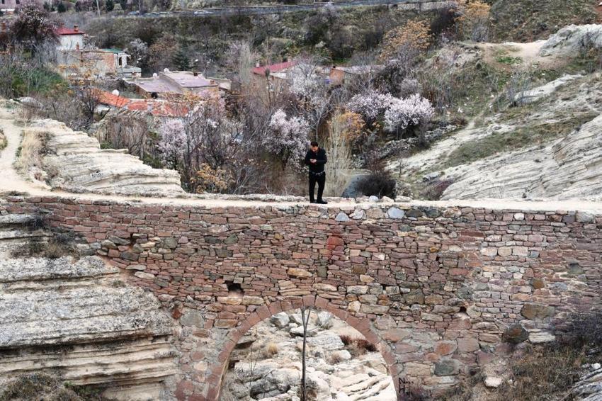 Bu köprünün mimarı şeytanla anlaştı! Türkiye'de sadece 2 tane var, birisi Konya'da! Sille'nin tehlikeli geçidi yüzyıllara meydan okuyor