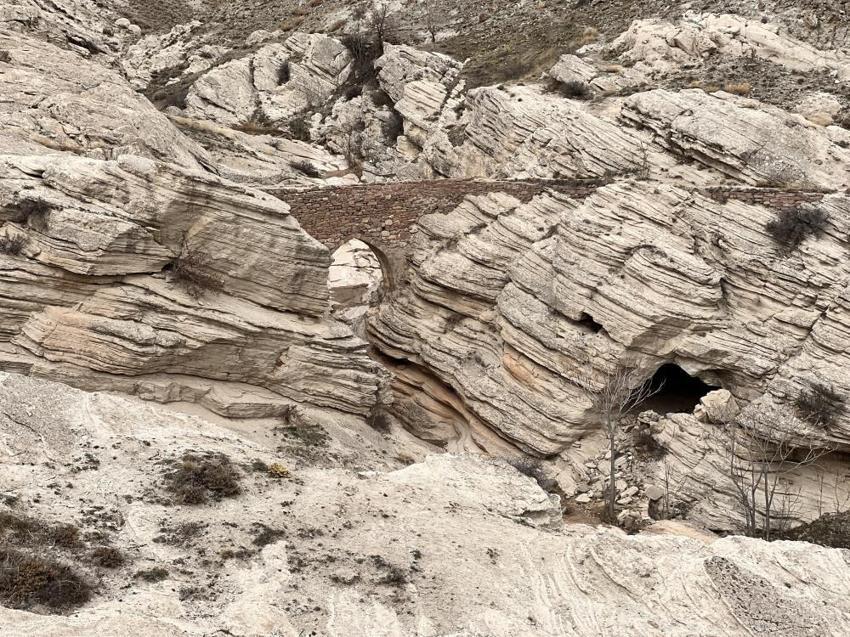 Bu köprünün mimarı şeytanla anlaştı! Türkiye'de sadece 2 tane var, birisi Konya'da! Sille'nin tehlikeli geçidi yüzyıllara meydan okuyor