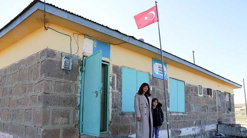 Ağrı’da tek öğrencili köy okulunda görev yapan Sedanur Öğretmen'den büyük fedakârlık! Her gün o yolu çekiyor
