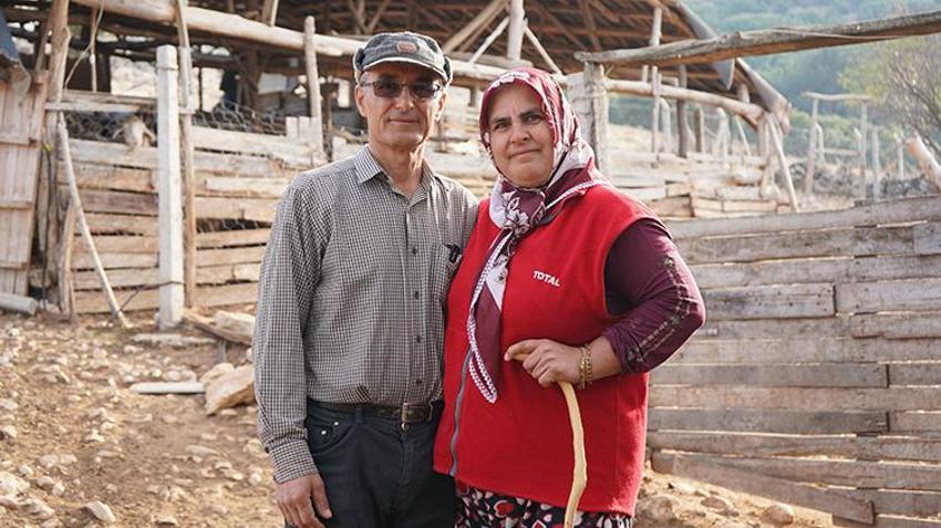 Isparta'da iki çocuk annesi kadın ineklerini satıp bu işe girişti! Sabah koyunları güdüyor, öğlen direksiyon başında!