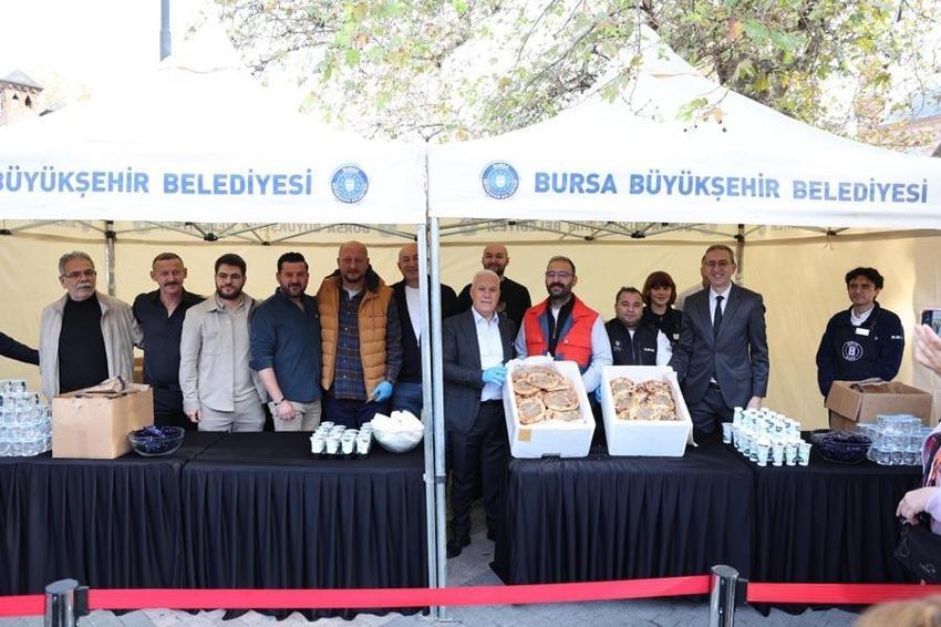 Dünya Cantık Günü! Bursa'nın ünlü lezzeti ücretsiz ikram edildi, yabancı turistler lezzetine hayran kaldı