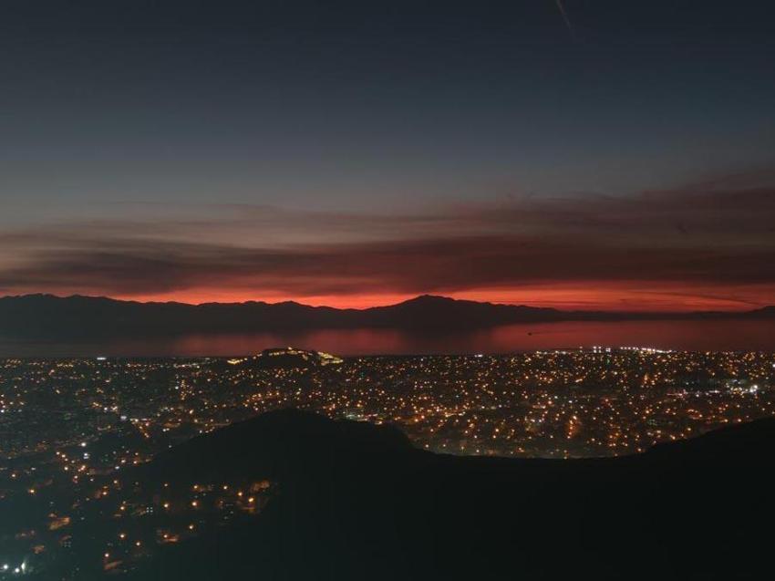 Van Gölü'nde gün batımı nefes kesen görüntüler oluşturdu
