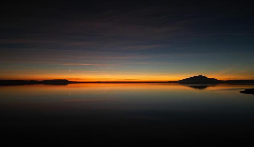 Van Gölü'nde gün batımı nefes kesen görüntüler oluşturdu