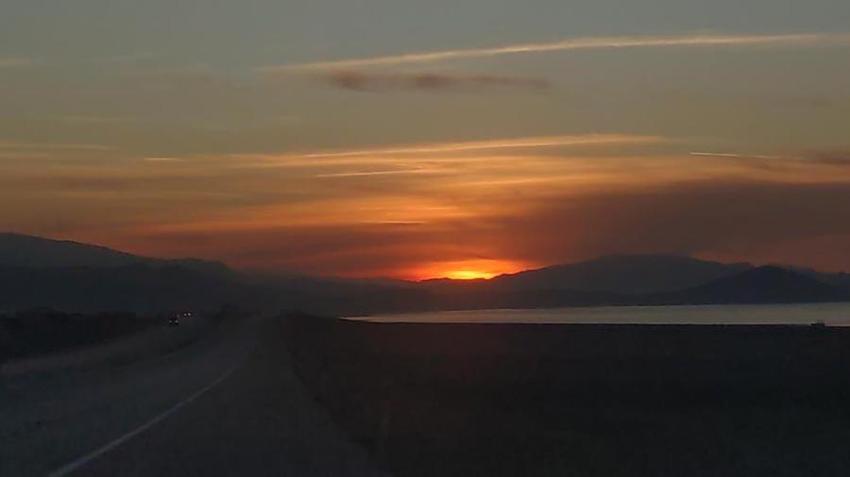Van Gölü'nde gün batımı nefes kesen görüntüler oluşturdu