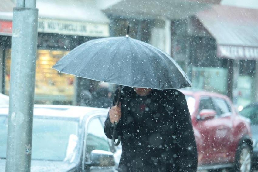 Hava sıcaklıkları düşüyor, kar ve sağanak yağışlar geliyor! Meteoroloji son hava tahmin raporuyla uyardı
