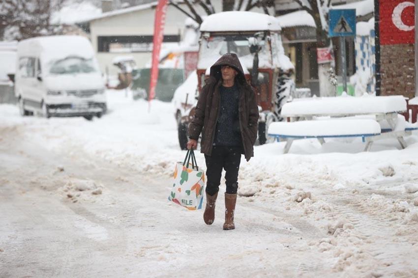 Hava sıcaklıkları düşüyor, kar ve sağanak yağışlar geliyor! Meteoroloji son hava tahmin raporuyla uyardı