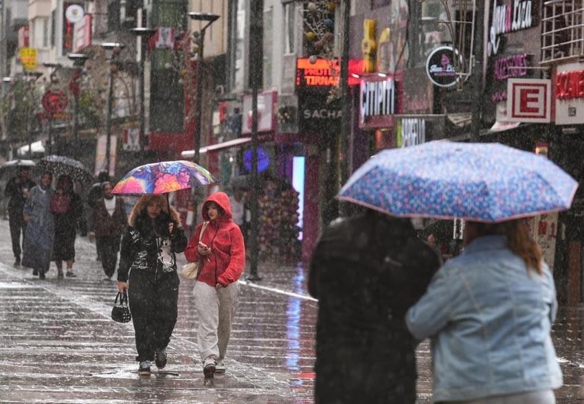 Hava sıcaklıkları düşüyor, kar ve sağanak yağışlar geliyor! Meteoroloji son hava tahmin raporuyla uyardı