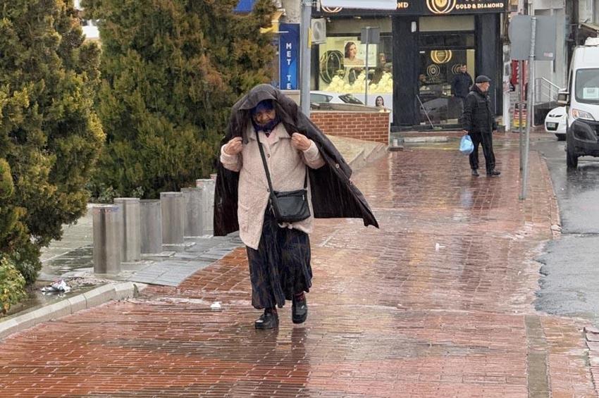 Hava sıcaklıkları düşüyor, kar ve sağanak yağışlar geliyor! Meteoroloji son hava tahmin raporuyla uyardı