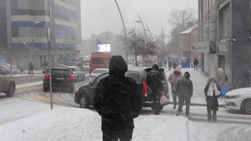 Hava sıcaklıkları düşüyor, kar ve sağanak yağışlar geliyor! Meteoroloji son hava tahmin raporuyla uyardı