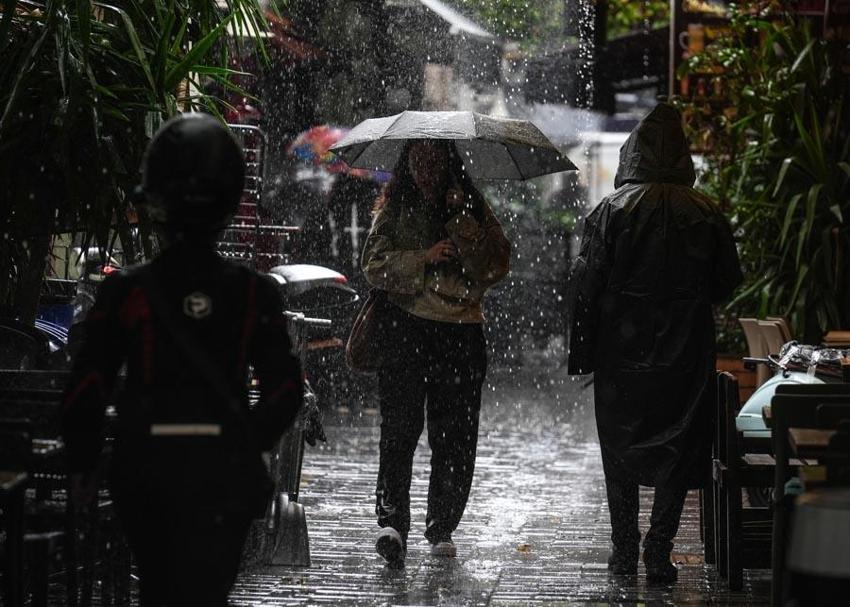 Hava sıcaklıkları düşüyor, kar ve sağanak yağışlar geliyor! Meteoroloji son hava tahmin raporuyla uyardı