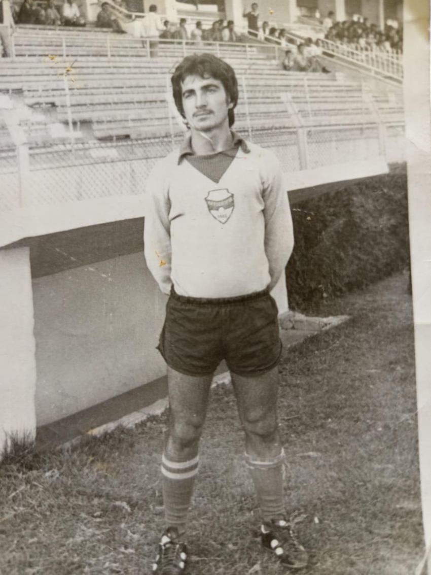 Bir zamanlar formasını giydiği Kayserispor'un stadının önünde köfte ekmek satıyor