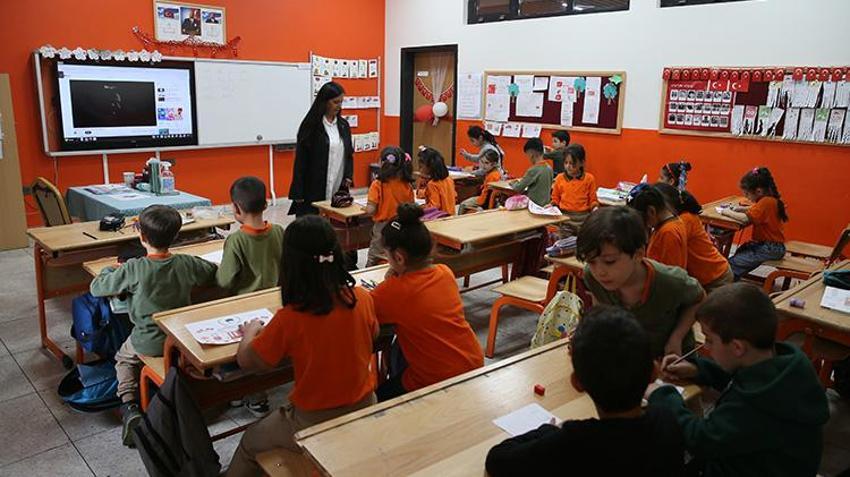 250 öğrencisini ve 6 öğretmenini depremde kaybeden okulda Öğretmenler Günü buruk karşılanıyor