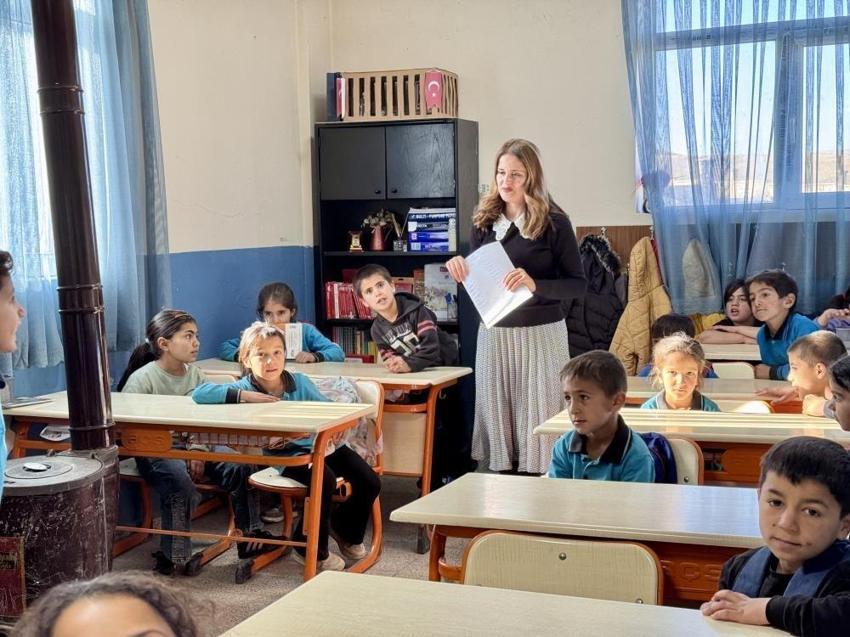Ağrı'nın 4 meleği köy çocukları için çalışıyor!