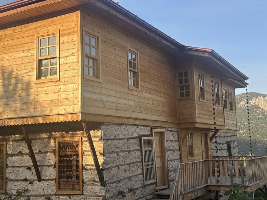300 Yıllık miras ayağa kalkıyor! Antalya İbradı'nın Düğmeli Evleri milyonluk hibe desteğiyle turizme kazandırılıyor