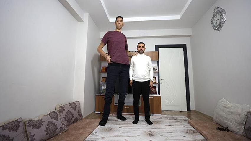 Dev adam Sultan Kösen dünya sahnesinde! 2.51 metrelik rekortmen İngiltere'de belgesel çekimine katılıyor