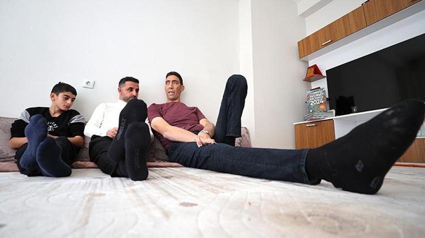 Dev adam Sultan Kösen dünya sahnesinde! 2.51 metrelik rekortmen İngiltere'de belgesel çekimine katılıyor