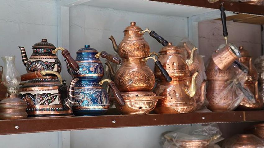 Sivaslı usta 41 yıldır yaptığı işi bıraktı bu işe başladı! İnternetten izleyerek öğrendi, tek isteği mesleğin unutulmaması oldu