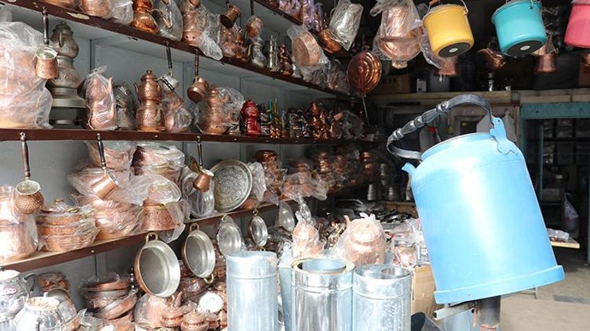 Sivaslı usta 41 yıldır yaptığı işi bıraktı bu işe başladı! İnternetten izleyerek öğrendi, tek isteği mesleğin unutulmaması oldu