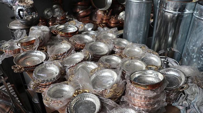Sivaslı usta 41 yıldır yaptığı işi bıraktı bu işe başladı! İnternetten izleyerek öğrendi, tek isteği mesleğin unutulmaması oldu