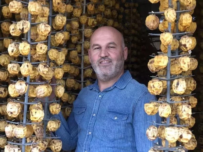 Adana'da 5 ton ürünü 1 yılda aldı: Komşularına iş vermeye başladı! Kozan'da açık havaya fabrika kurdu