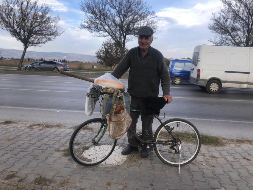 Eskişehir'de 84 yaşında yollarda: Geçimini sağlamak için pedal çeviriyor