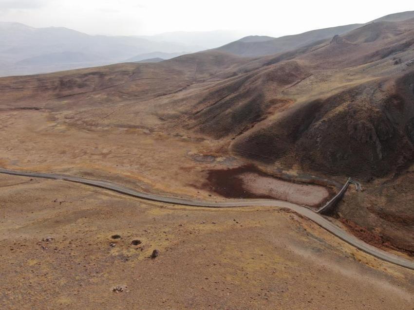 Van'da dağ eteğindeki antik baraj kurudu!