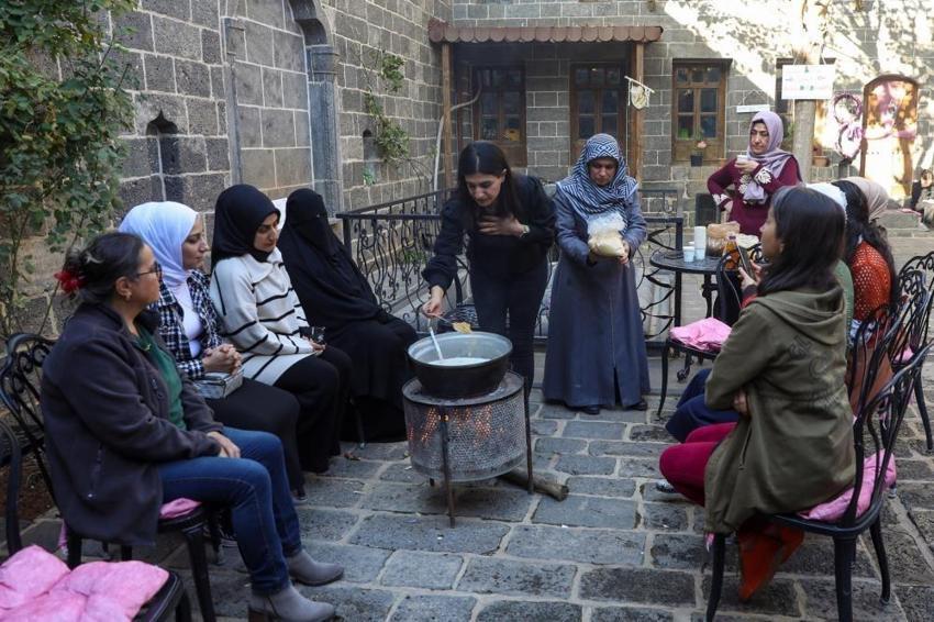 Diyarbakır'da kadınlar şifalı karışımlar için toplandı!