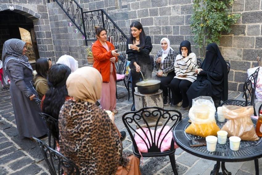 Diyarbakır'da kadınlar şifalı karışımlar için toplandı!