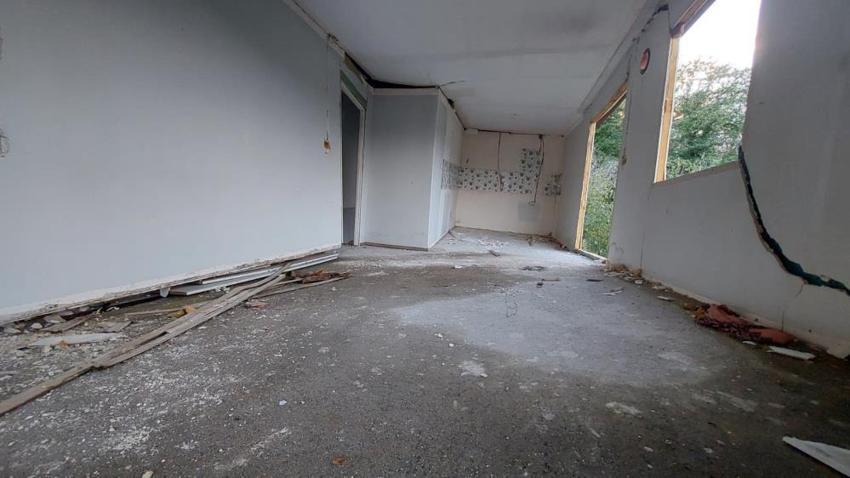 Sakarya Hendek'te bir mahallenin başı dertte! Evler yamuldu, yollar metrelerde aşağı çöküyor: 'Kalıcı çözüm istiyoruz'