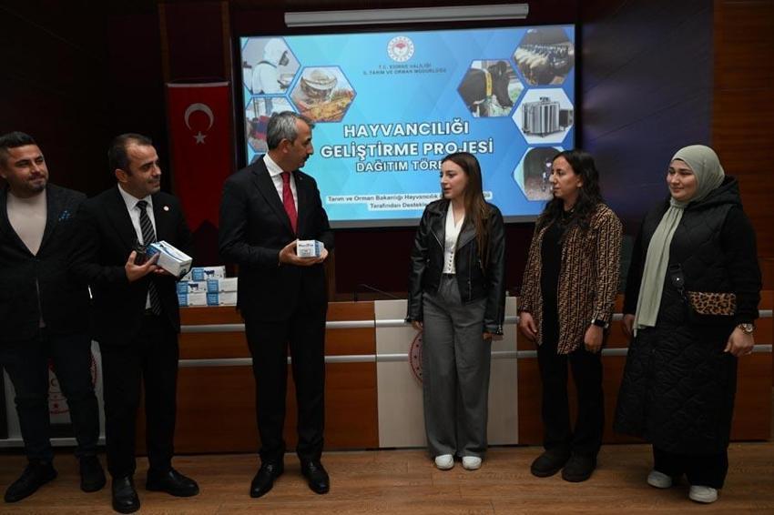 Edirne'de sütte verimi artıracak hamle! 52 besiciye erken teşhis cihazı dağıtıldı