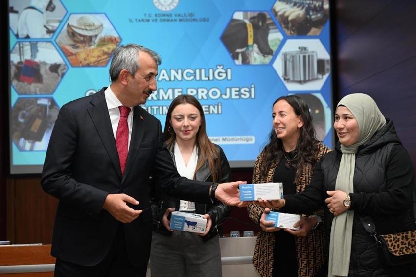 Edirne'de sütte verimi artıracak hamle! 52 besiciye erken teşhis cihazı dağıtıldı