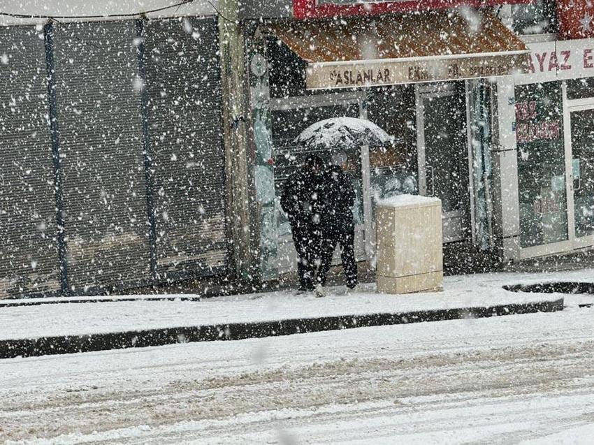 Sıcaklıkları eksilere düşürecek kar yağışları geliyor! Meteoroloji hava durumu raporuyla illeri uyardı