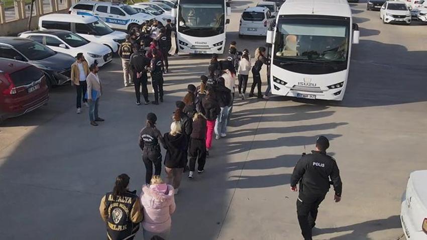 Antalya'da fahiş fiyat operasyonu! İnternetten tanıştıkları kadınların götürdükleri mekanlar tehditle hesap aldı