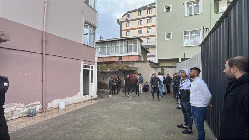 Darıca'da dehşete düşüren olay! Önce bıçak çekti, sonra binayı yaktı: İşçiler alevlerden çarşaf bağlayarak kurtuldu