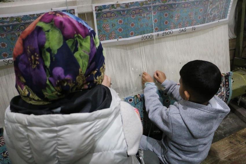 Diyarbakırlı kadınlar 15 yıldır el emeğiyle üretiyor! Yurt dışına satarak aile bütçesine katkı sağlıyorlar