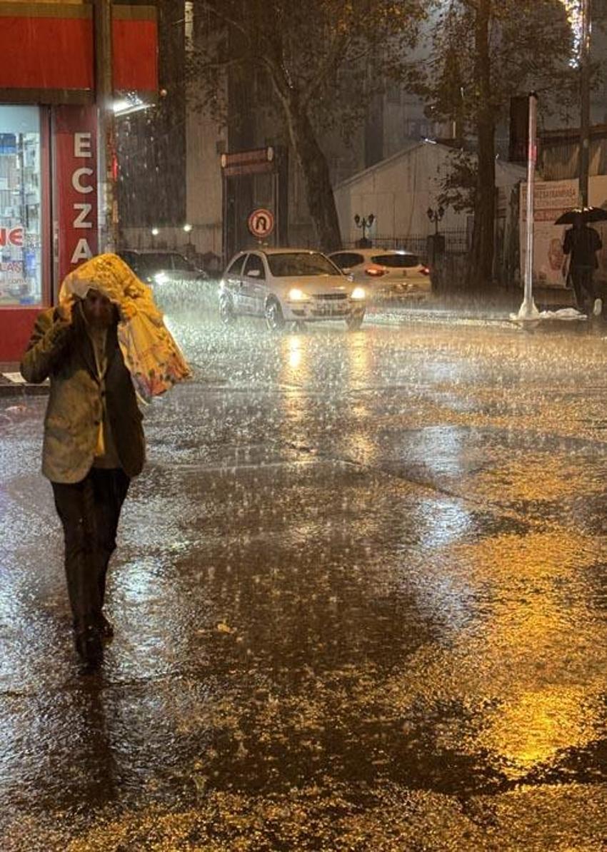 Meteoroloji 15 ili uyardı: Yağmur ve gök gürültülü sağanak yağışlar kuvvetli geliyor! Prof. Dr. Orhan Şen kar yağışı için tarih verdi