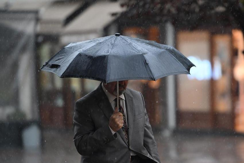 Meteoroloji 15 ili uyardı: Yağmur ve gök gürültülü sağanak yağışlar kuvvetli geliyor! Prof. Dr. Orhan Şen kar yağışı için tarih verdi