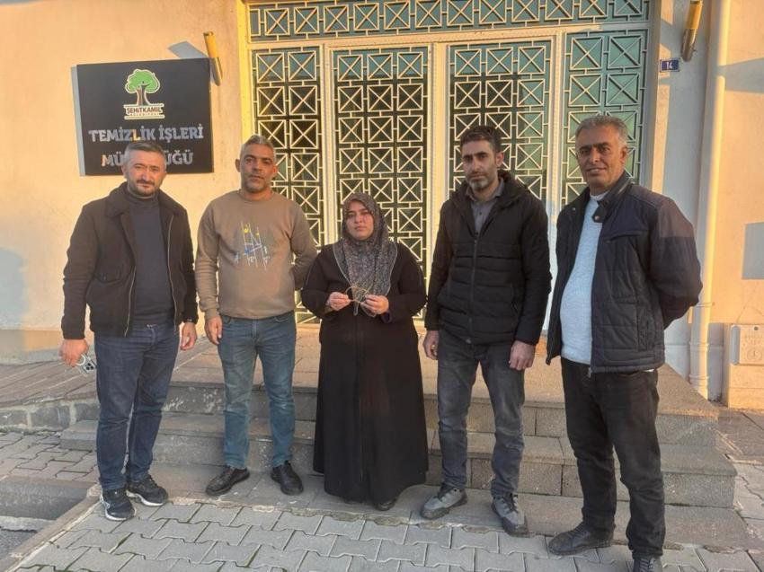 Yolda kaybettiği altını 40 bin ton çöpün içinden buldular! Gaziantep'te 10 yıllık birikimini kurtarmak için seferber oldular