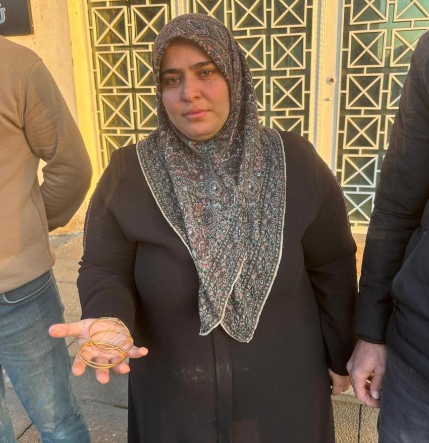 Yolda kaybettiği altını 40 bin ton çöpün içinden buldular! Gaziantep'te 10 yıllık birikimini kurtarmak için seferber oldular