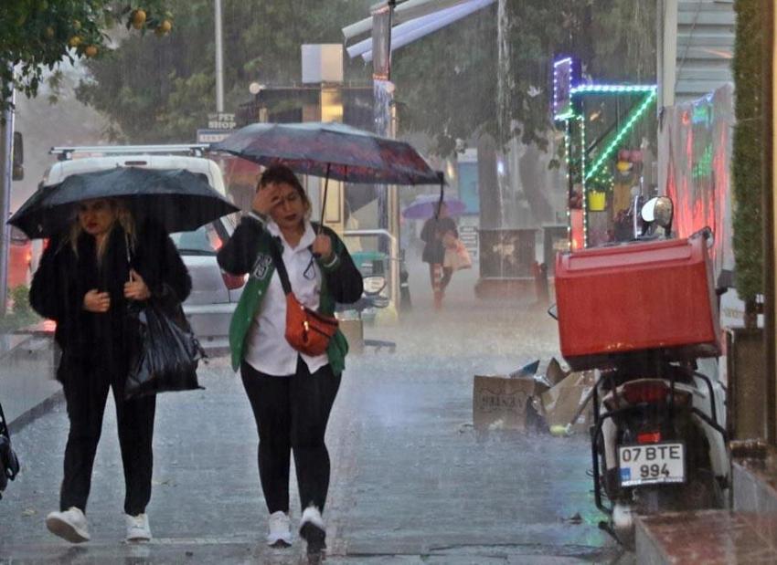 Meteoroloji 33 ili uyardı: Gök gürültülü sağanak yağışlar kuvvetli geliyor