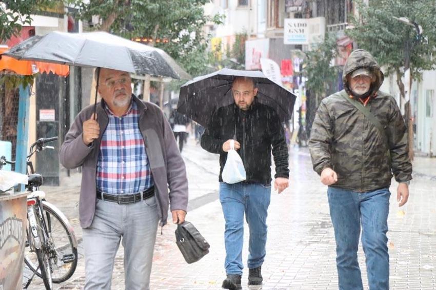 Meteoroloji 33 ili uyardı: Gök gürültülü sağanak yağışlar kuvvetli geliyor