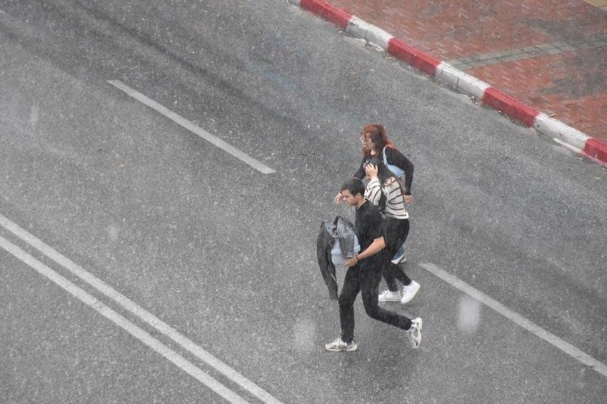 Meteoroloji 33 ili uyardı: Gök gürültülü sağanak yağışlar kuvvetli geliyor