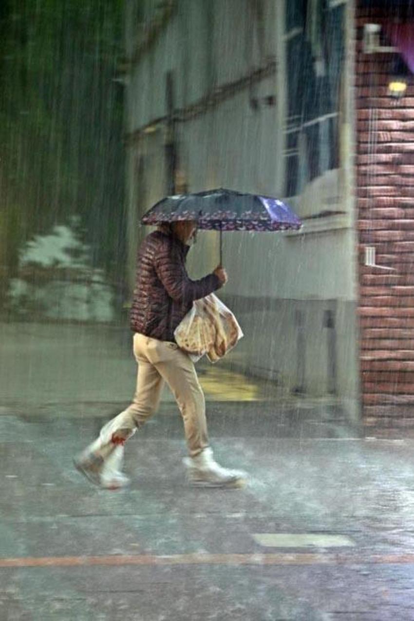 Meteoroloji 33 ili uyardı: Gök gürültülü sağanak yağışlar kuvvetli geliyor
