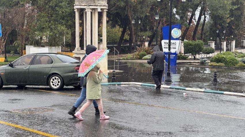 Meteoroloji 33 ili uyardı: Gök gürültülü sağanak yağışlar kuvvetli geliyor