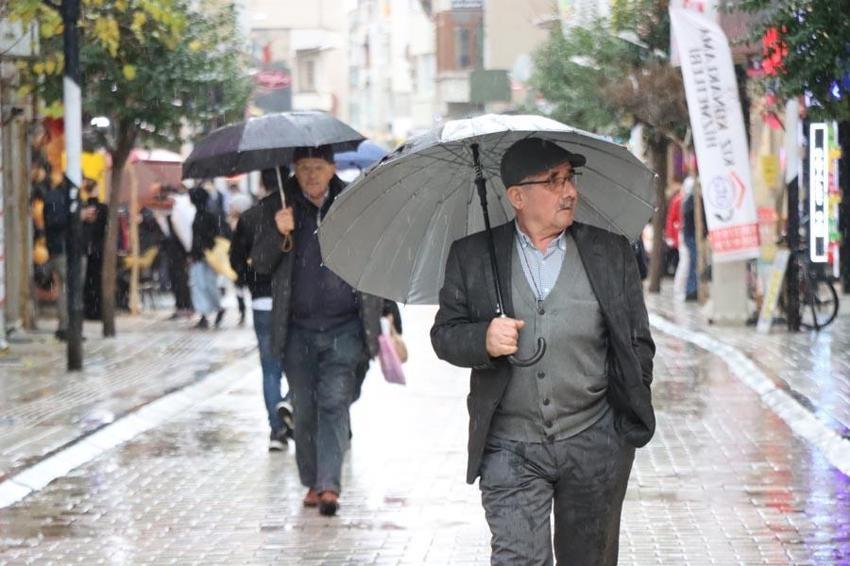 Meteoroloji 33 ili uyardı: Gök gürültülü sağanak yağışlar kuvvetli geliyor