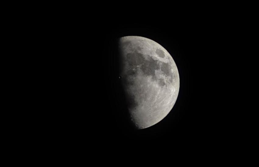 Bitlis Ahlat'ta yarım ay manzarası hayran bıraktı