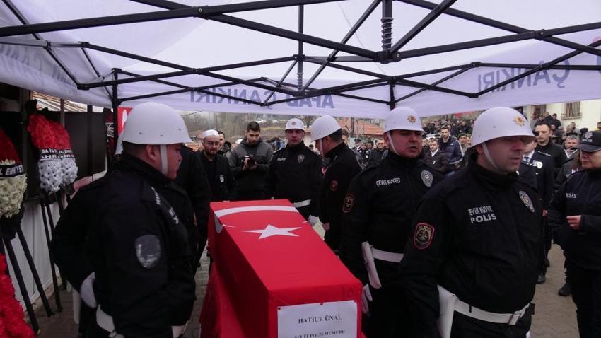 Alaşehir'deki trafik kazasında şehit olan polis memuru son yolculuğuna uğurlandı