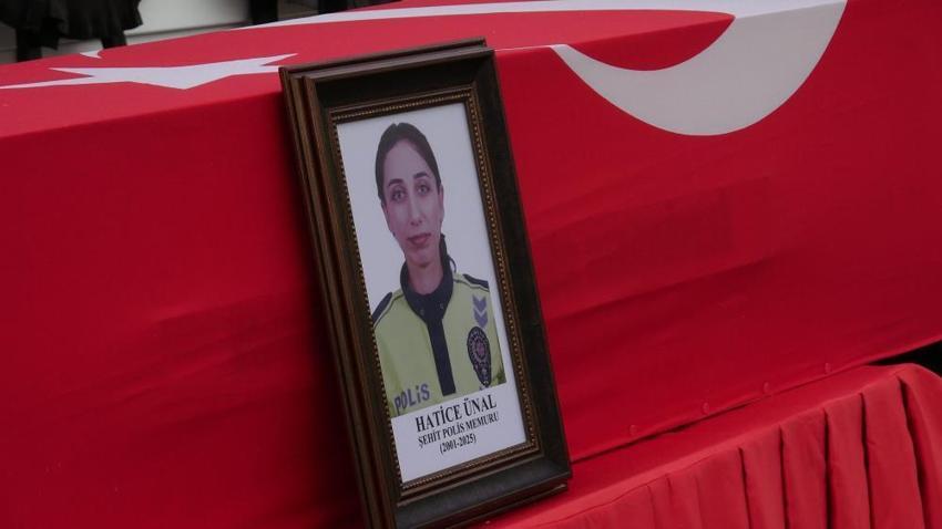 Alaşehir'deki trafik kazasında şehit olan polis memuru son yolculuğuna uğurlandı