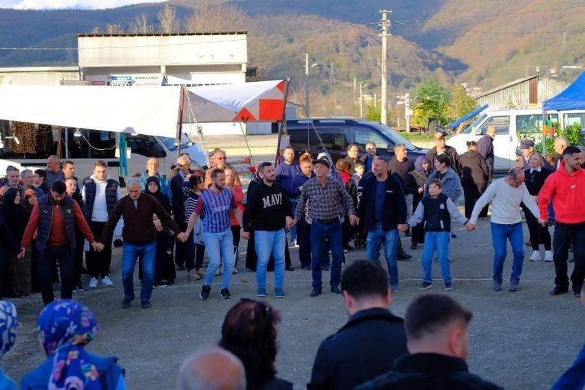 Düzce'de ikinci kez oldu: Yüzlerce kişi bir anda oynamaya başladı