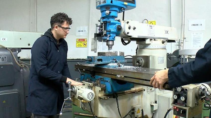 Bursa'da sanayi sitesi gibi lise! 27 ülkeye yedek parça satıyor